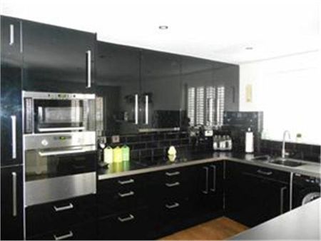 3 bedroom detached house to rent - Photo 2