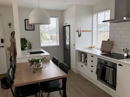 Stunning Colonial-Style Townhouse in Spreydon - Photo 2