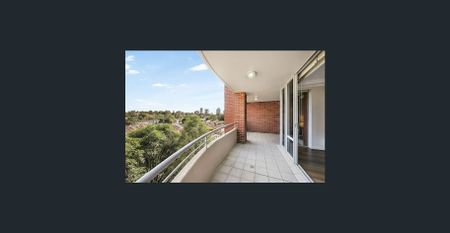 2 Bedroom Apartment with Timber Floor in a Resort Complex - Photo 2