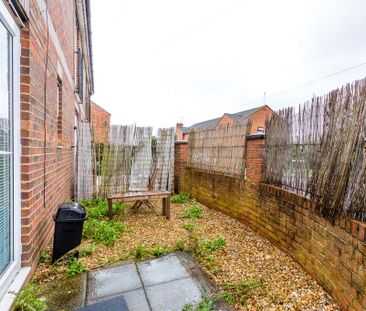 1 bedroom mews to rent - Photo 6