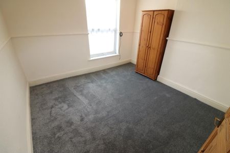 2 bedroom end of terrace house to rent - Photo 3