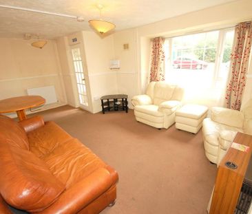 3 bedroom end of terrace house to rent - Photo 1