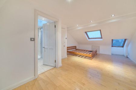 4 bedroom flat to rent - Photo 2