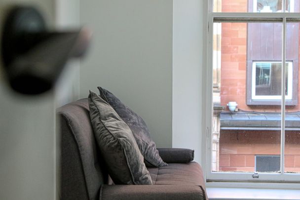 1 Bed Flat, Ingram Street, G1 - Photo 1