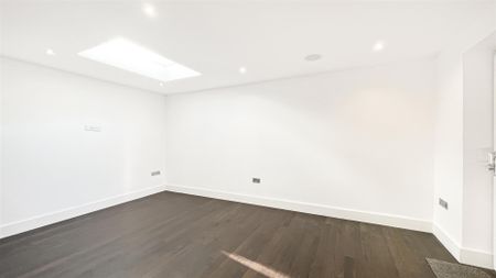 5 Bedroom House - Photo 4