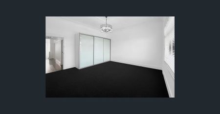 Immaculate 3-bedroom apartment above dentist in the centre of Earlwood - Photo 2