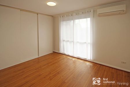 Modern & Convenient 3-Bedroom Home in Cranbourne West - Photo 2