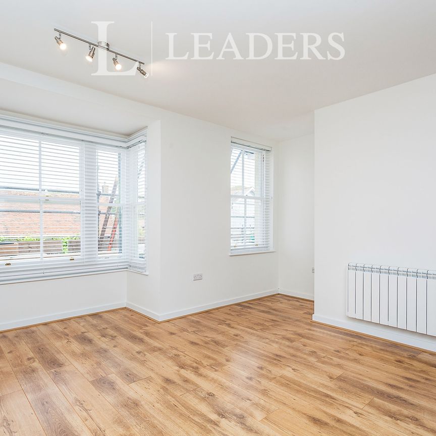 2 bedroom apartment to rent High Street, Hurstpierpoint, Hassocks, West Sussex, BN6 - Photo 1