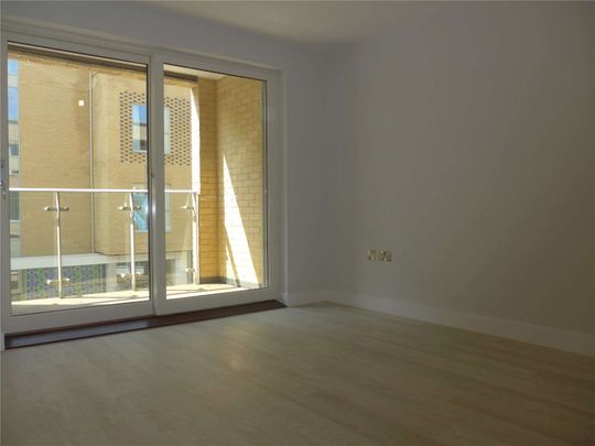 A modern second floor spacious one bedroom apartment - Photo 1