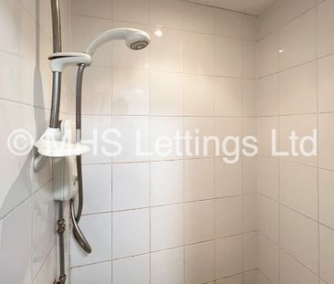 4 Bedroom Mid Terraced House for rent in Hessle Mount - Photo 3