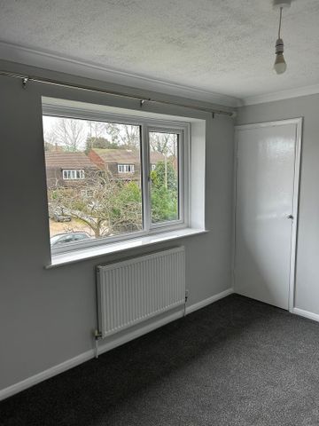 3 bedroom semi-detached house to rent - Photo 3