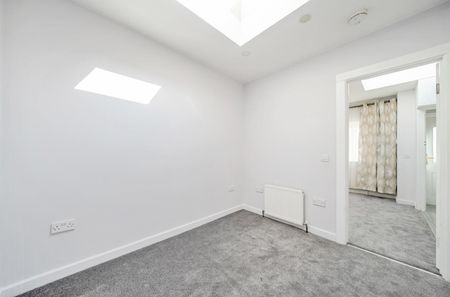 1 Bed Flat, C, SE25 - Photo 2