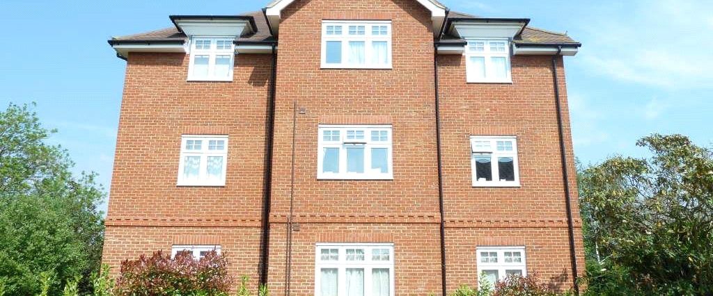 Alsager, Clements Mead, Leatherhead, Surrey, KT22 7FN - Photo 1