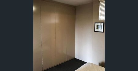 Sunny 1BR furnished apartment with pool - Photo 3