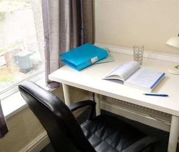 3 bedroom private hall to rent - Photo 6