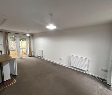 2 bedroom end of terrace house to rent - Photo 1