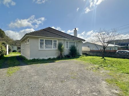 3 Bedroom Home in Lower Hutt - Photo 2