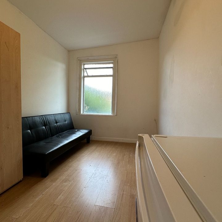 Studio Flat, Ilex Road, NW10 - Photo 1