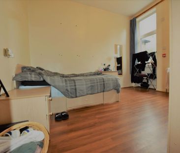 6 bedroom Flat in Hollybank, Leeds - Photo 3