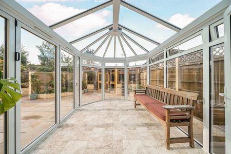 38 Amis Avenue, Addlestone - 4 bedrooms Property for lettings - Seymours - Photo 3