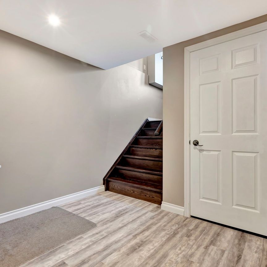 For Lease - 2092 Marine Drive, Oakville, Ontario - Photo 1