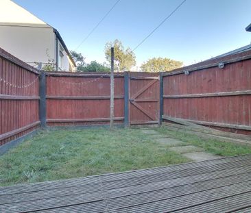 2 bedroom terraced house to rent - Photo 3