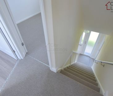 3 Bedroom Mid Terraced House - Photo 2