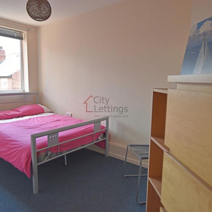 4 bedroom flat to rent - Photo 1