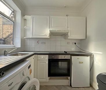 TW3, 111 Lampton Road - Photo 2