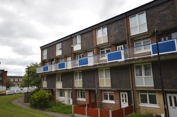 2 bedroom maisonette to rent - Photo 1