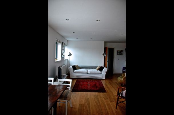 1 Bed Flat, Battersea Park Road, SW11 - Photo 1