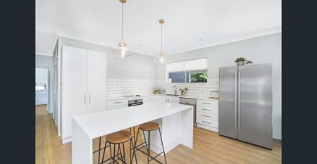 Renovated home with spacious yard - Photo 3