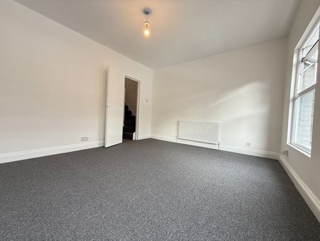 2 Bed Flat, Stockwood Crescent, LU1 - Photo 5