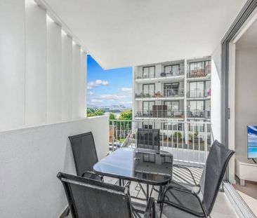 Stylish Apartment with Modern Comforts in a Prime Chermside Location - Photo 1