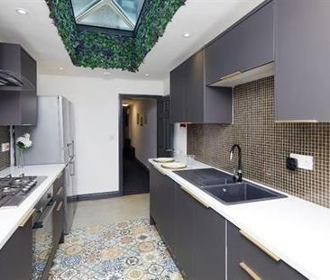 4 bedroom terraced house to rent - Photo 6