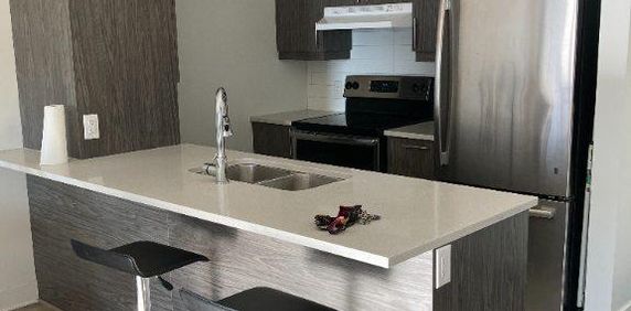 Dernière Étage - Lumnieux- 3-1/2 Près du Métro Angrignon - Meublé - Photo 2