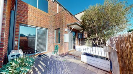 Modern Comfort In Prime Location: 6 month lease preferred - Photo 4