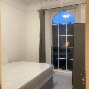 Room in a Shared Flat, Bow Road, E3 - Photo 2