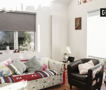 Room for rent in 2-bedroom house in Killiney, Dublin - Photo 3