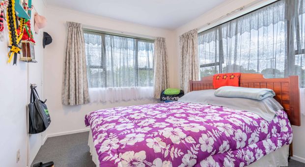 Three bedroom home in Otara! - Photo 1