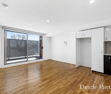 Stylish Modern Apartment in Prime Hughesdale Location - Photo 3