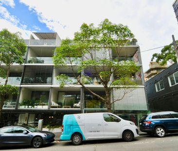 Modern 2-bedroom apartment in prime Woolloomooloo location - Photo 3