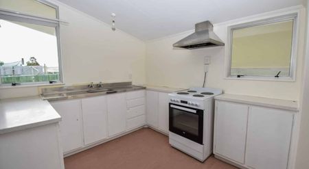 3 bedroom home - Photo 3