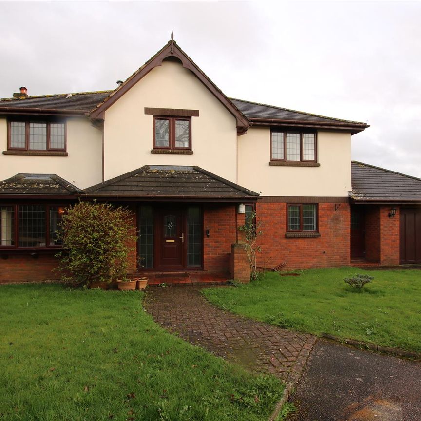 4 bed Detached House for let - Photo 1