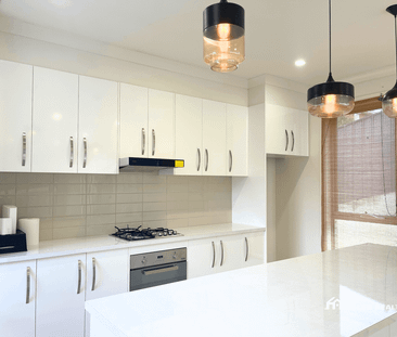 Spacious 3-Bedroom Home | Walk to O-Bahn | Unfurnished - Photo 4