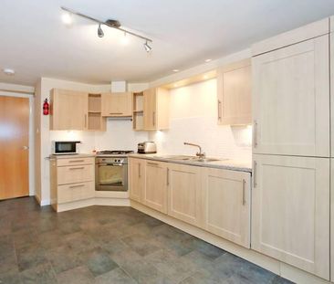 2 bedroom flat to rent - Photo 6