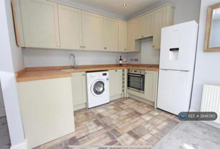 3 bedroom maisonette to rent - Photo 4