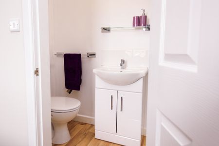 Friendly and quiet shared house, central location - Photo 2