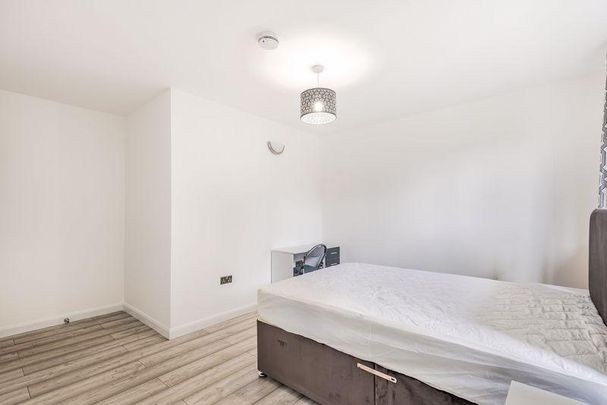 5 bedroom semi-detached house to rent - Photo 1