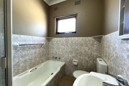 Spacious Unit - Conveniently Located - Photo 3